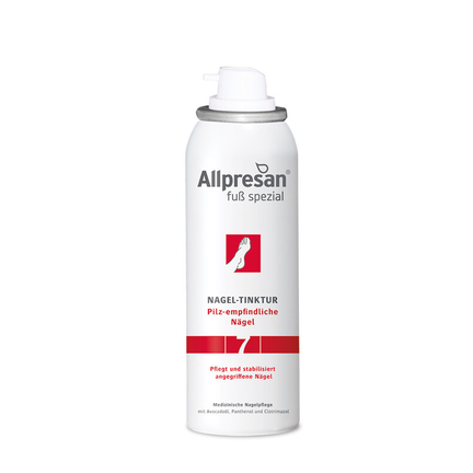 En hvid aerosolbeholder med et spraylåg står på en flad overflade. Beh. Ib åog der er tekst på etiketten: "Allpresan fuß spezial NAGEL-TINKTUR Pilz-empfindliche Nägel." Den plejer og stabiliserer negle.