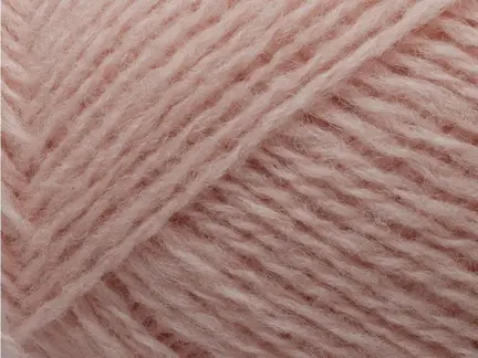 close up af garnet saga fra filcolana i farven 334 light blush