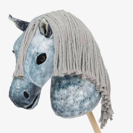 LeMieux Hobby Horse Sam. Kæphesten Sam er en smuk gråskimmel kæphest fra LeMieux Hobby Horse kollektion.