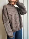 model iført sweater no 27 fra my favorite things knitwear