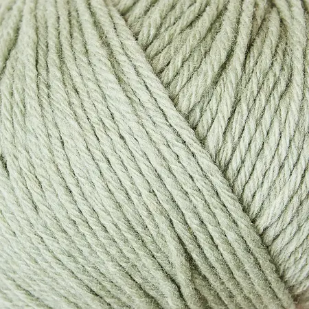 close up af garnnoegle heavy merino fra knitting for olive i farven stoevet artiskok
