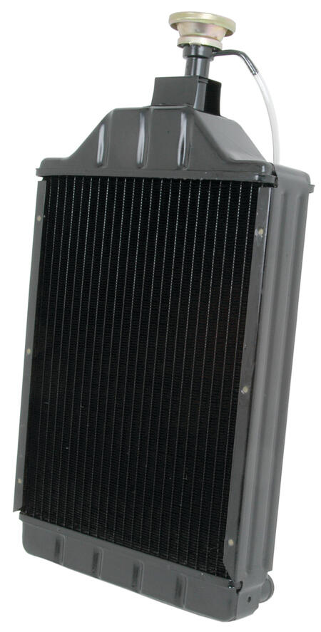 Radiator Height: 665mm, Width: 420mm, Thickness: 80mm, Inlet mm: Ø40mm, Outlet mm: Ø40mm Fits: MF565, MF575, MF590 Fits: MF265, MF275, MF290 Fits: MF675, MF690 Perkins engines: A4.236 - A4.248 OEM ref. Landini 0015926U91, 3820620M91, 1