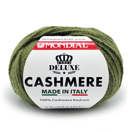 garnnoegle af maerket cashmere fra firmaet mondial i farven mosgroen