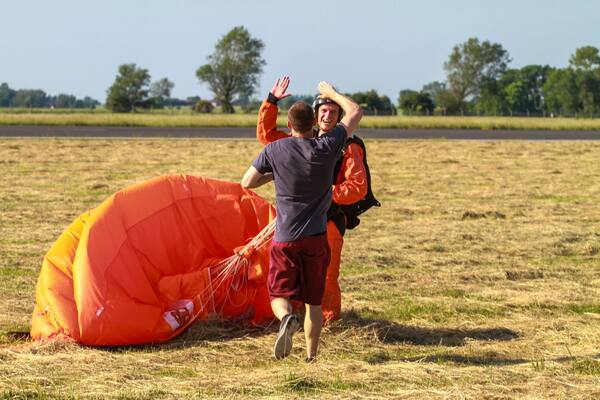 highfive after skydive