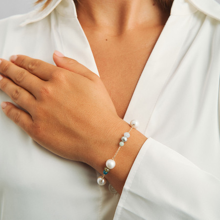 Spring Treasure armbånd i 14 karat guld på model