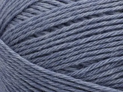 merci farve 1055 Blue Violet fra filcolana close up af garnnoegle
