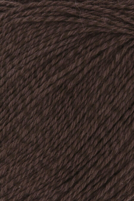 Close up af sommergarnet Sweet fra Lang Yarns i farven espresso 68