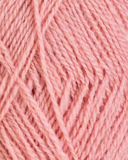 close up af garnet finull fra Rauma i farven pudderrosa 4087