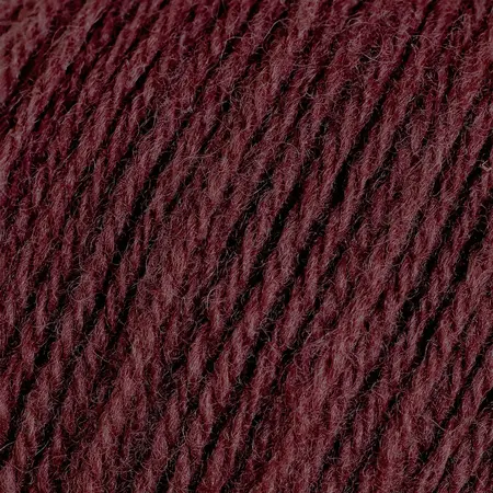 Close up af lun merino fra rauma garn i farven Støvet Blomme