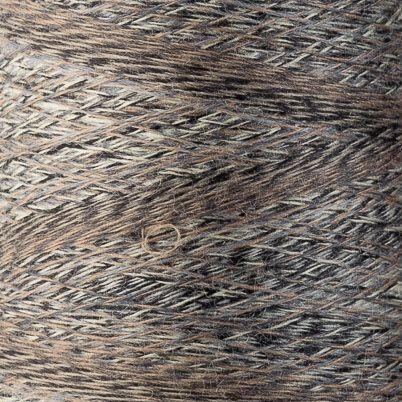 Close up af garnet Niji fra ITO garn i farven shades of sand