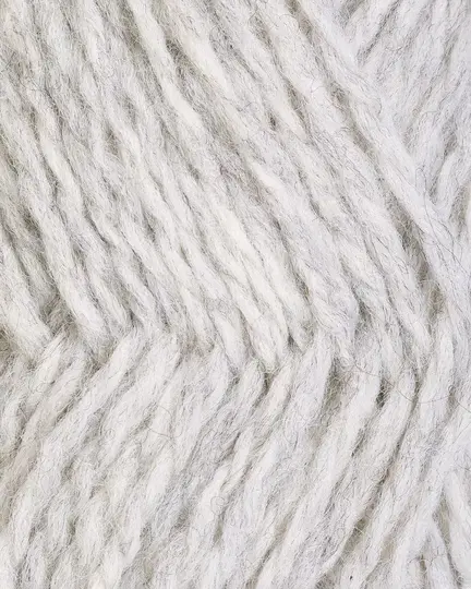 close up af garnet vams fra rauma i farven lys graa meleret