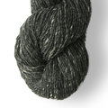 Close up af Isager Tweed i farven Charcoal