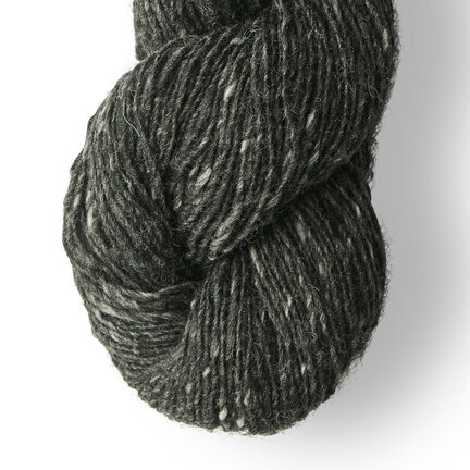 Close up af Isager Tweed i farven Charcoal