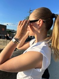 Inge iført Monument ring udført i 925 ren sterlingsølv belagt med 18 karat forgyldning.