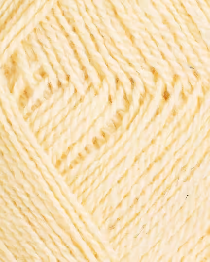 close up af garnet finull fra Rauma i farven creme gul 4095