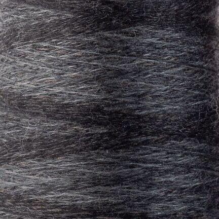 Close up af garnet Niji fra ITO garn i farven shades of gray