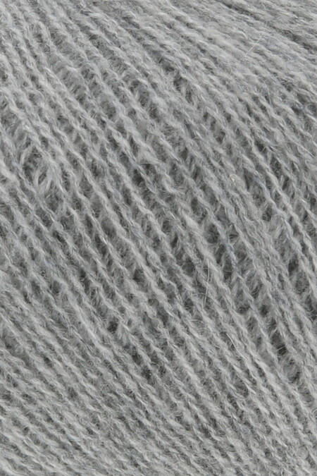 Close up af garnet cashmere ekstra lace fra Lang Yarns i farven grå meleret