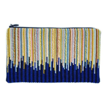 broderet clutch som hedder color surf fra fru zippe mange striber i forskellige farver