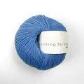 garnnoegle merino fra knitting for olive i farven valmueblaa