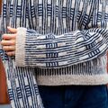 Grace Sweater fra wieseknit – afslappet pasform og grafisk udtryk i Isager Archives 2