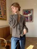 model i koekken ifoert strikket cardigan number 10 fra my favorite things knitwear