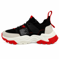 Chunky unisex sneaker i sort med røde detaljer og grå forstærkninger