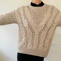 Model iført Lacy Braid Sweater fra Maker's work