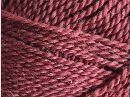 Close up af Garnnøgle Marshdale fra Filcolana i farven rosewood 345