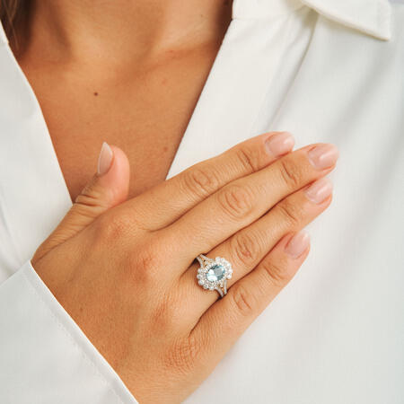 Marry Me ring i 14 karat guld på model