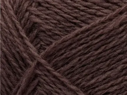close up af garnet saga fra filcolana i farven 112 truffle