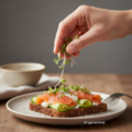 Raps Lilput mikrogrønt drysses over et åbent smørrebrød