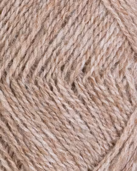 close up af garnet finull fra Rauma i farven beige meleret 406