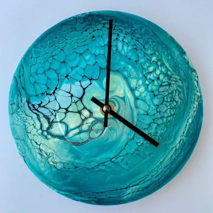 Emperor Waltz - Anderledes og moderne turkis unika vægur fra Redesigna