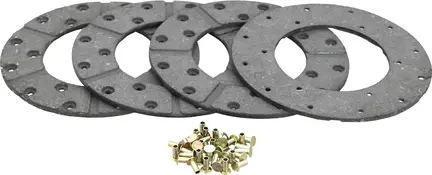 Bremsebelægning kit - 7" / 178mm  Sæt med 4 stk. inkl. nitter  Passer på: MF65  Passer på: MF165, MF175, MF178  Mål gerne de gamle inden bestilling  OEM ref.  Case IH / International Harvester 3069460R91 Landini 3303240M91, 1895853M91, 840916M92, 894997M9