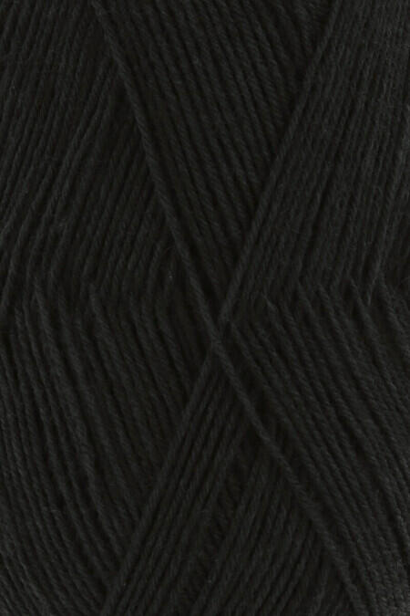 Close up af Garnnøgle fra Lang Yarns strømpegarn super soxx i farven sort