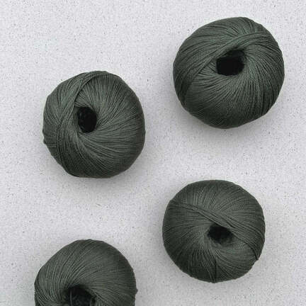 4 garnnoegler i kvaliteten arctic pearl fra pascuali i farven olive 20