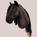 HUMMA Hobby Horse PRO - M Allround. Fauna er en flot håndlavet kæphest i mørkebrun velboa og sort man og pandelok.