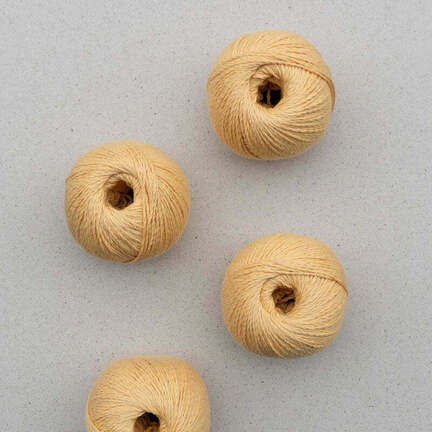 4 garnnoegler af market sole fra pascuali i farven buttercup