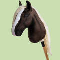 HUMMA Hobby Horse PRO M Allround. Pandora er en smuk mørkebrun kæphest med bred hvid blis og lys man og pandelok.