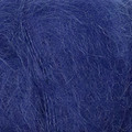 Close up af garnogle isager silk mohair farve 54 indigo