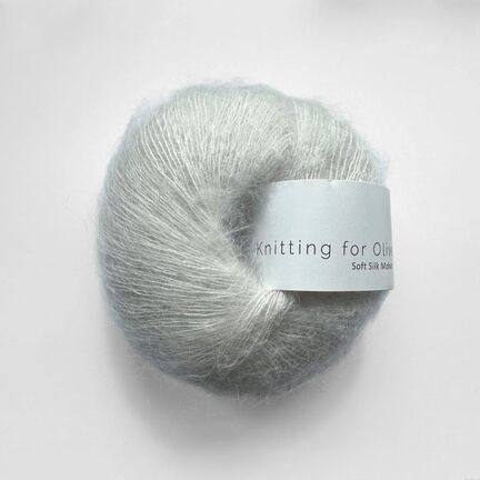 garnnoegle soft silk mohair fra knitting for olive farven kalksten