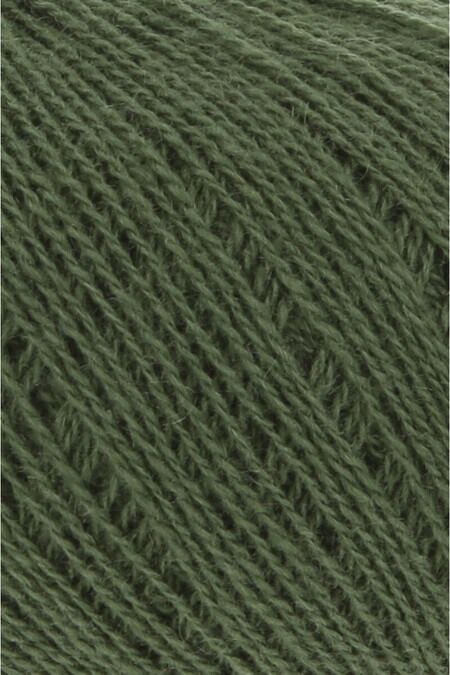 Close up af garnet cashmere extra lace fra Lang Yarns i farven mørk oliven