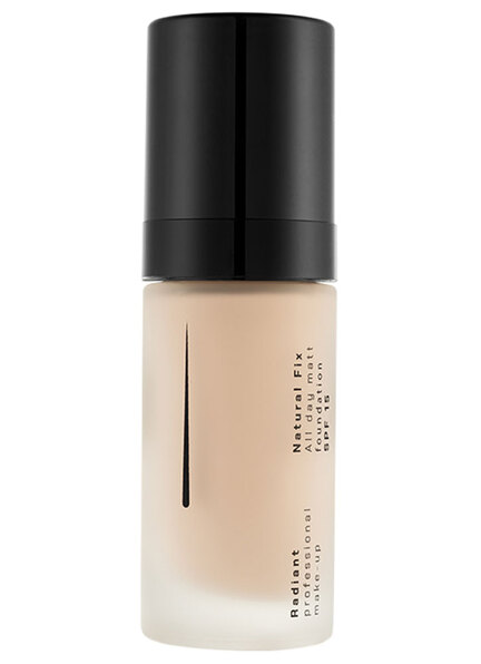 Fuld dækkende foundation med mat finish – oliefri Foundation med solfaktor, langtidsholdbar for et naturligt look hele dagen.