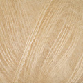 Close up af garnnøgle isager silk mohair farve 58 lys gul beige