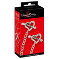 Bad Kitty Naughty Toys Heart Shaped Nipple Clamps – hjerteformede metalbrystklemmer med kæde og justerbart tryk til BDSM, sanseleg og forførelse.