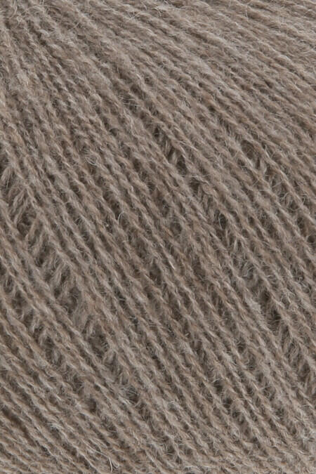 Close up af garnet Cashmere extra lace fra Lang Yarns i farven sten meleret