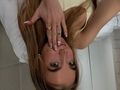 Mathilde wearing Starfish Lustre ring made of 925 pure sterling silver plated with 18 carat gold plating.