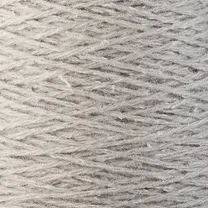 Close up af garnet Shimo fra ITO garn i farven pearl grey