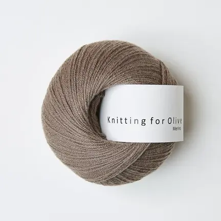 garnnoegle merino fra knitting for olive i farven hasselnoed