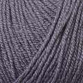 close up af garnnoegle merino fra knitting for olive i farven stoevet viol